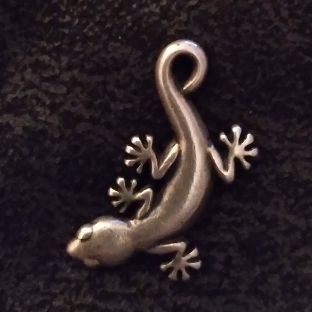 Vintage Retired Gecko charm by James Avery